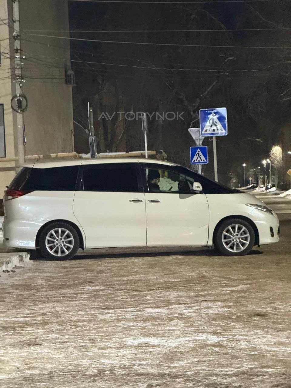 Toyota Estima, 2010