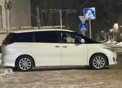 Toyota Estima 2010 года