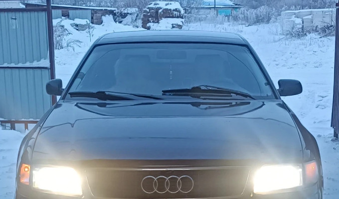 Audi A8 1995 года