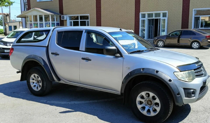 Mitsubishi L200 2012 года