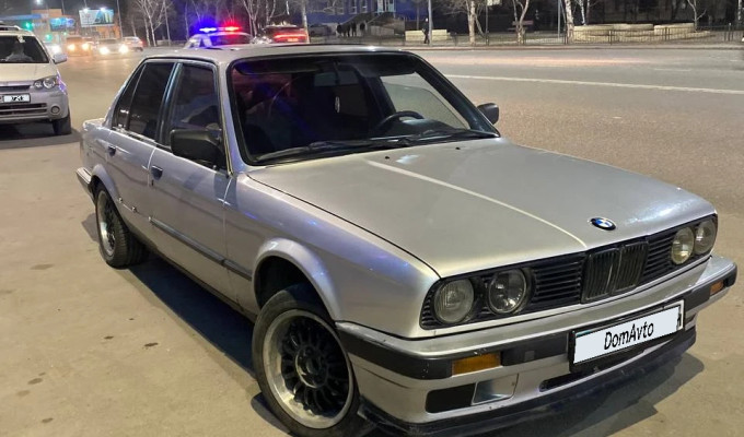 BMW 3 серия 1990 года