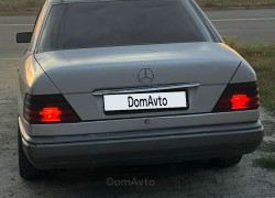 Mercedes-Benz E-Класс 1993 года