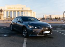 Lexus ES 2020 года