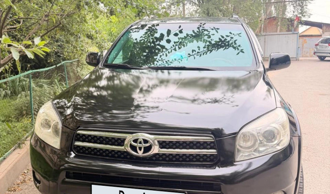 Toyota RAV4 2007 года