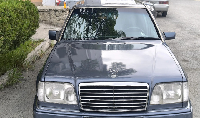 Mercedes-Benz E-Класс 1993 года
