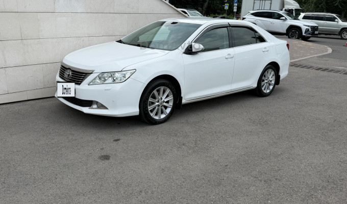 Toyota Camry 2013 года