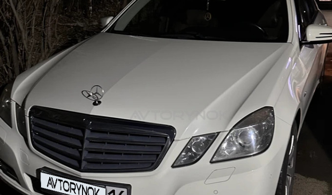 Mercedes-Benz E-Класс 2011 года