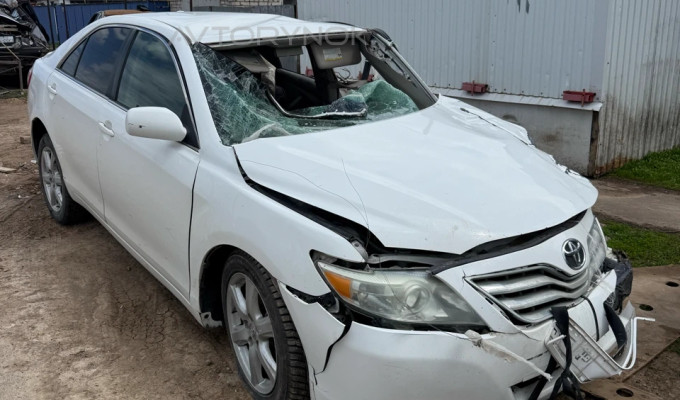 Toyota Camry 2010 года