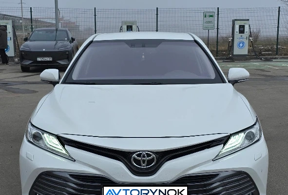 Toyota Camry 2020 года