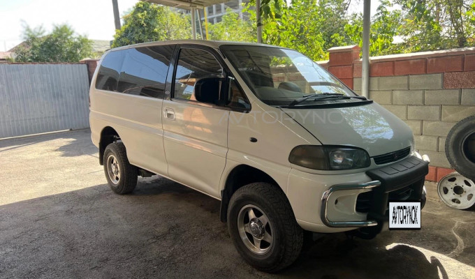 Mitsubishi Delica 1995 года