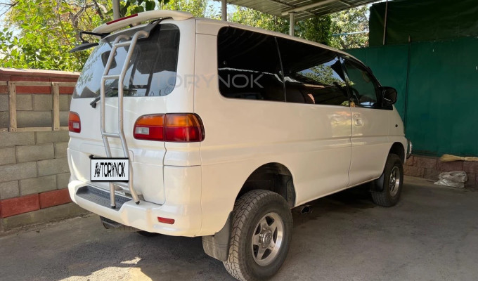 Mitsubishi Delica 1995 года