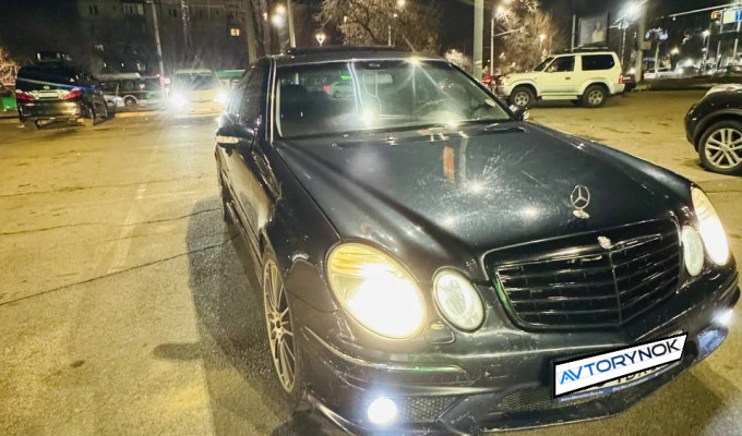 Mercedes-Benz E-Класс 2003 года