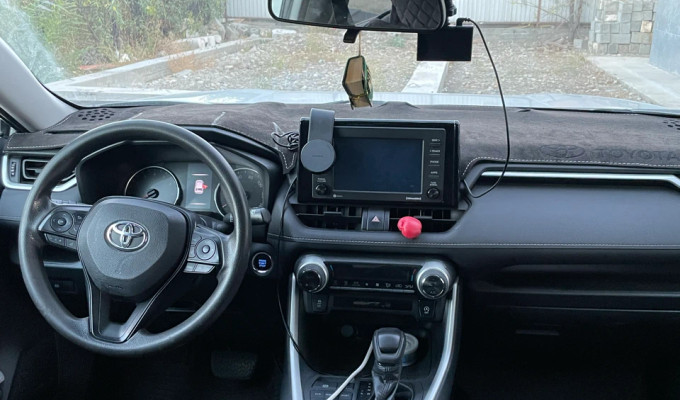 Toyota RAV4 2020 года
