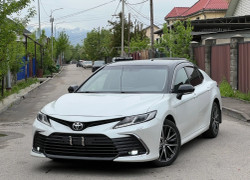 Toyota Camry 2021 года