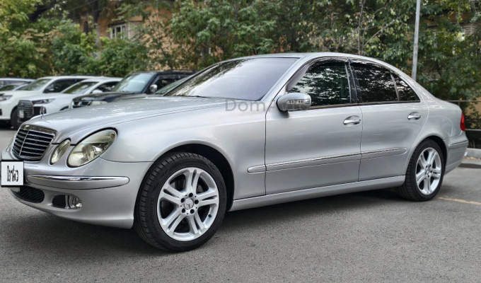 Mercedes-Benz E-Класс 2002 года