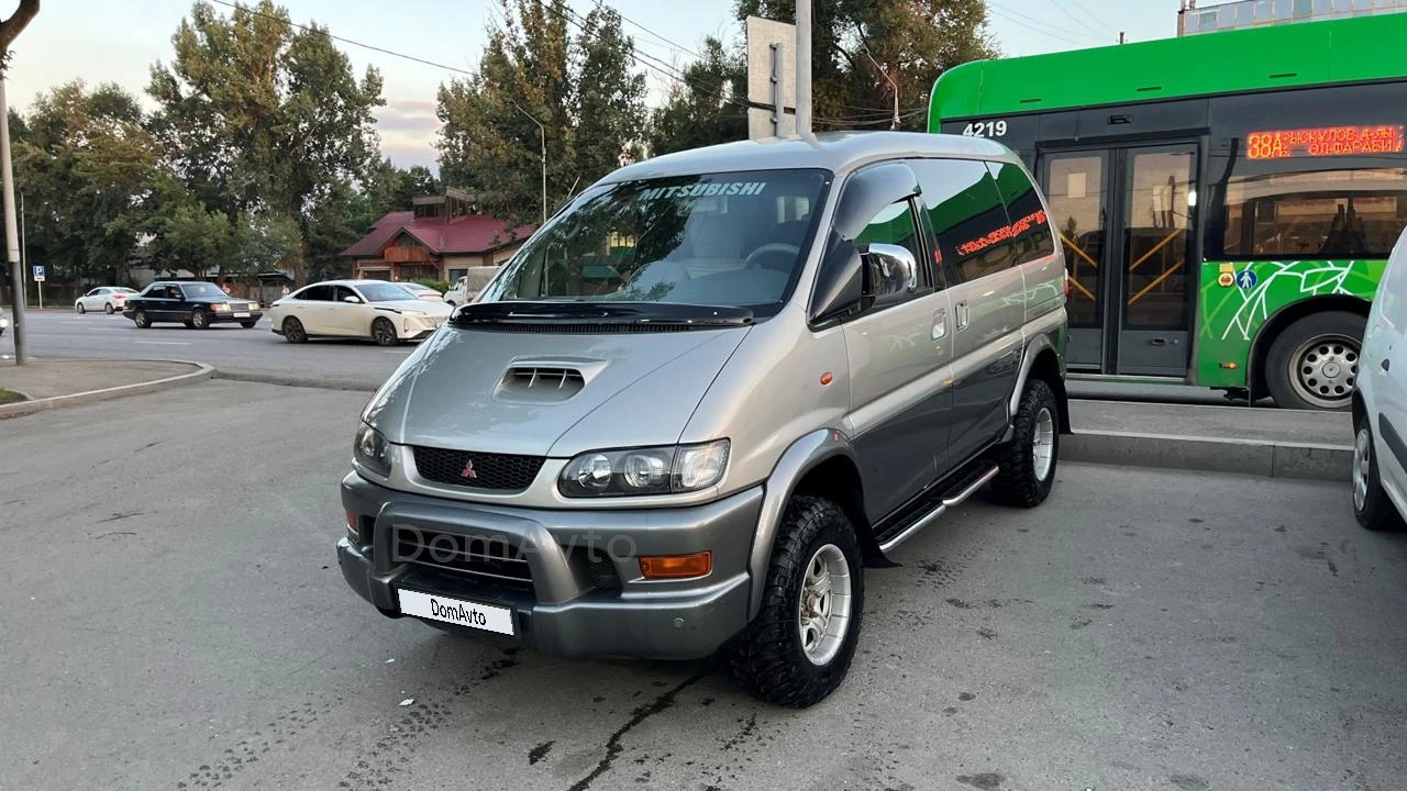 Mitsubishi Delica, 1998