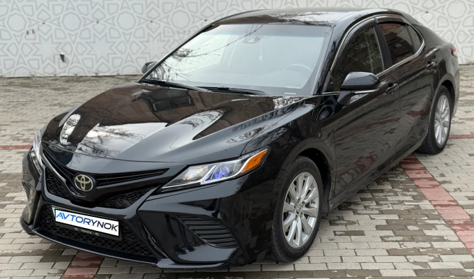 Toyota Camry 2017 года