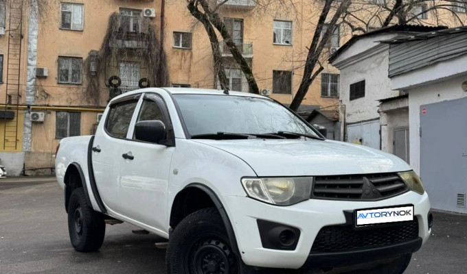 Mitsubishi L200 2012 года