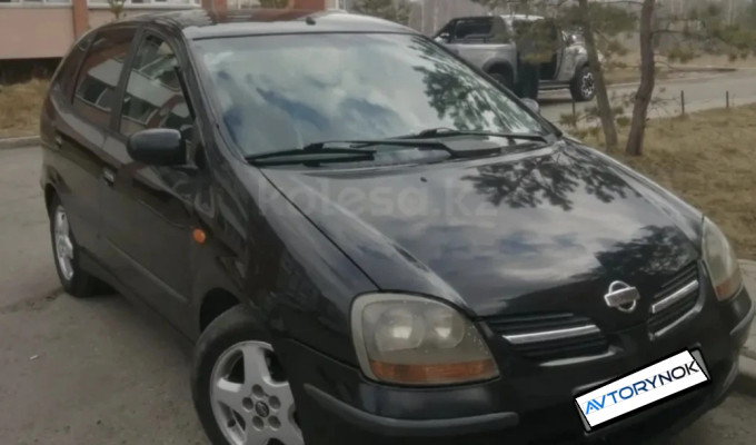 Nissan Almera Tino 2002 года