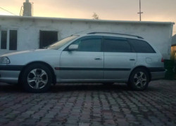 Toyota Avensis 2001 года