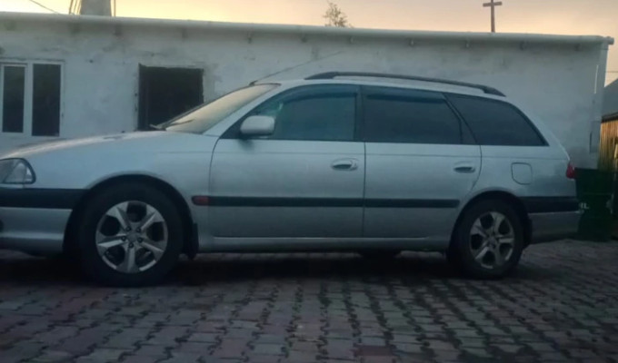 Toyota Avensis 2001 года