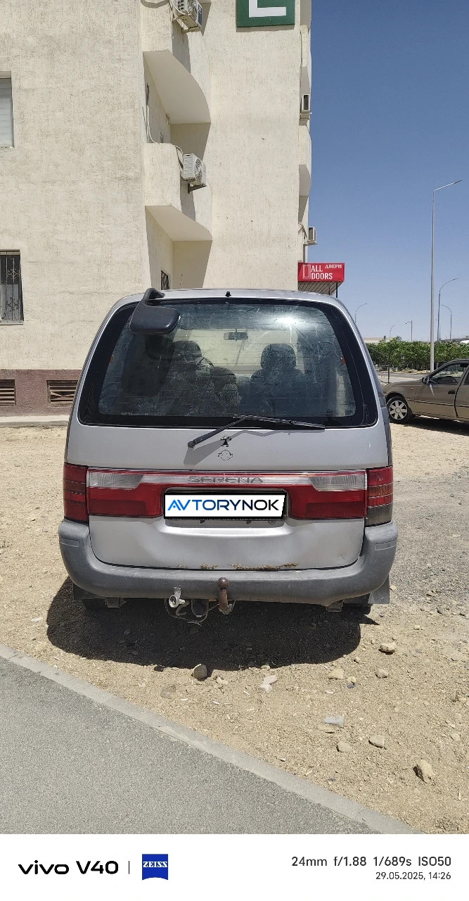 Nissan Serena, 1997