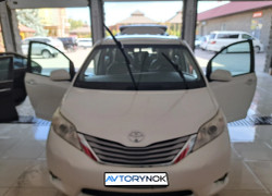 Toyota Sienna 2014 года