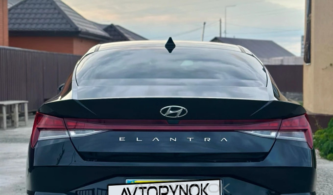 Hyundai Elantra 2021 года