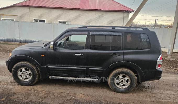 Mitsubishi Pajero 2000 года
