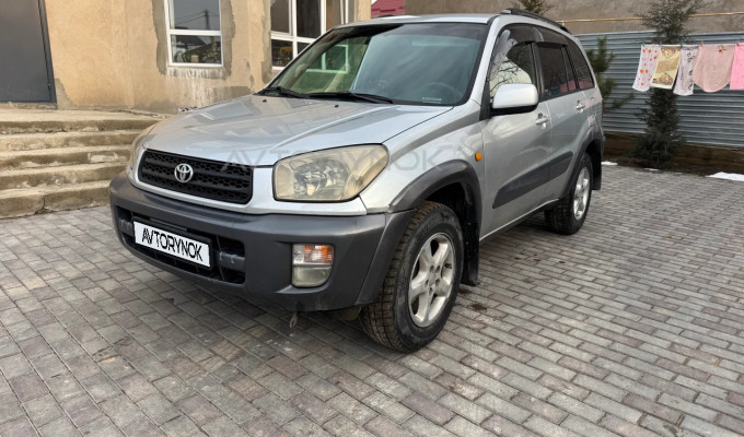 Toyota RAV4 2001 года