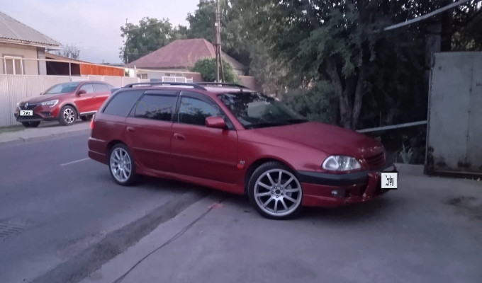 Toyota Avensis 1999 года