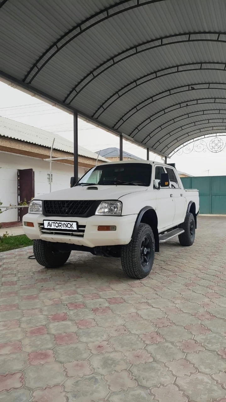 Mitsubishi L200, 2003