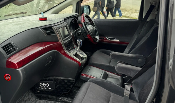 Toyota Vellfire 2011 года