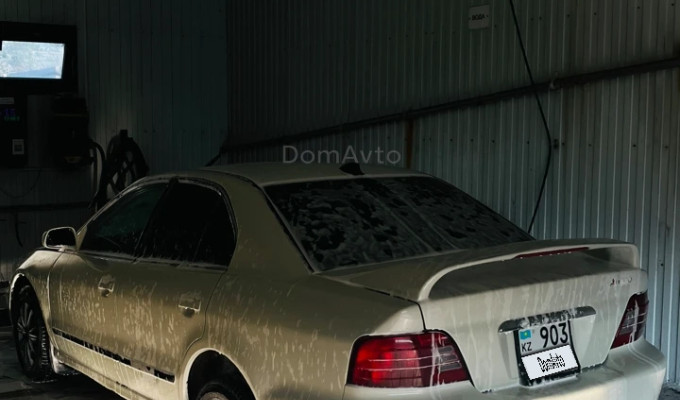 Mitsubishi Galant 2000 года