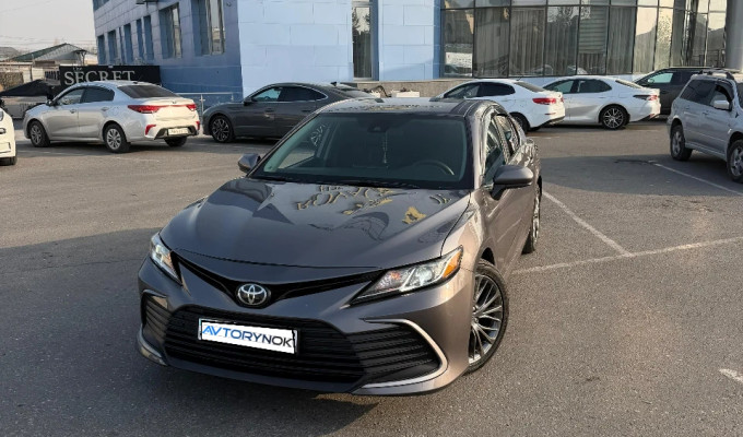 Toyota Camry 2021 года