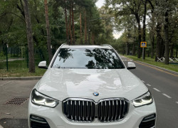 BMW X5 2021 года