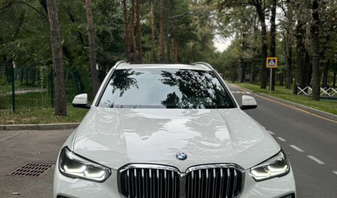 BMW X5 2021 года