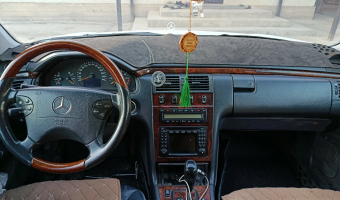 Mercedes-Benz E-Класс 2002 года