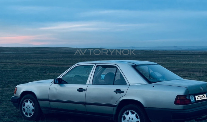 Mercedes-Benz E-Класс 1989 года