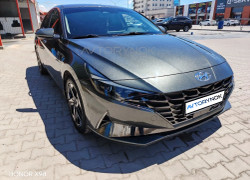 Hyundai Elantra 2023 года