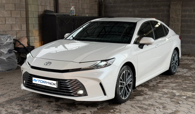 Toyota Camry 2024 года