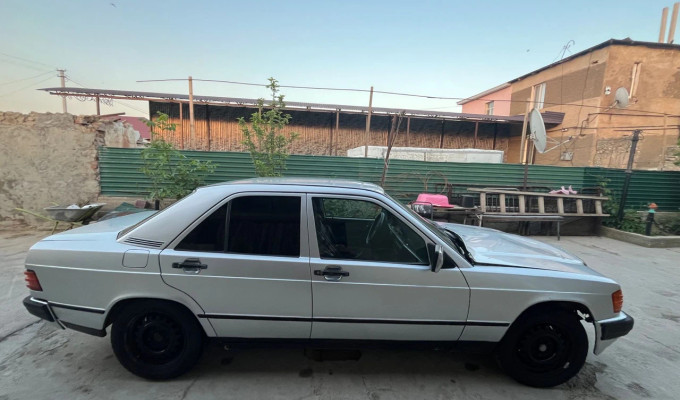 Mercedes-Benz 190 1988 года