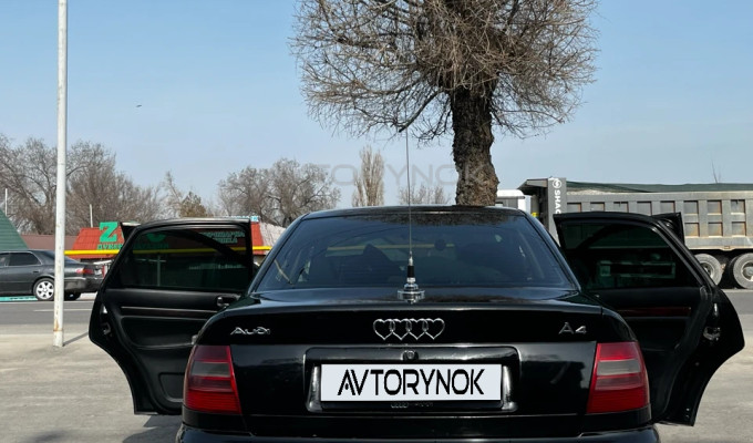 Audi A4 1995 года