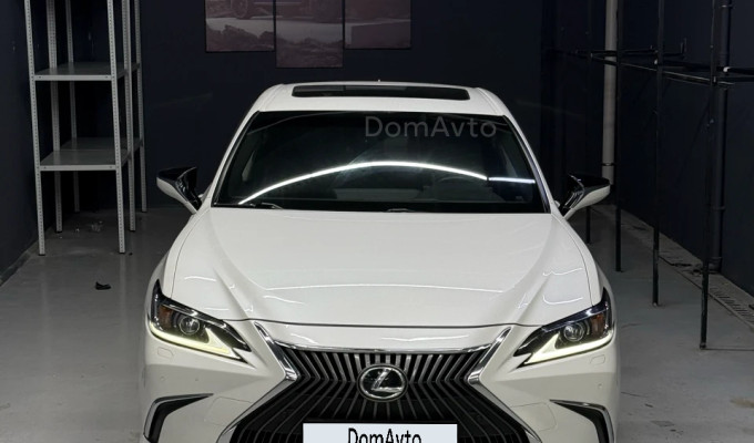 Lexus ES 2019 года