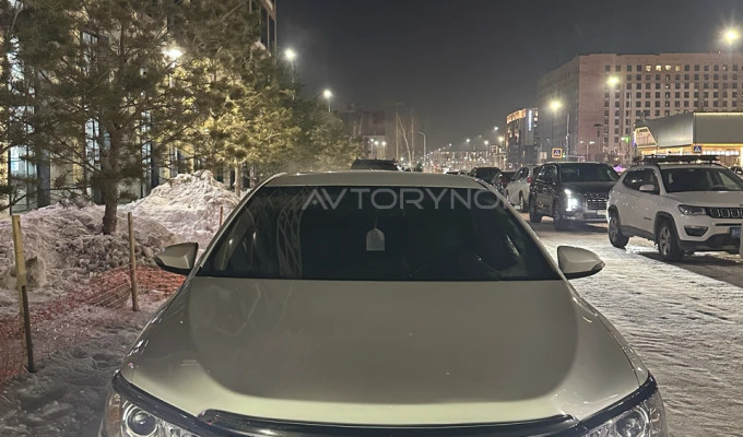Toyota Camry 2015 года