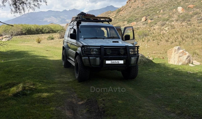 Mitsubishi Pajero 1993 года