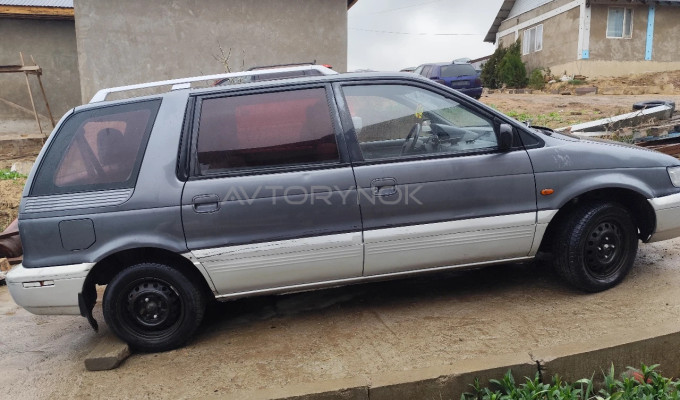 Mitsubishi Space Wagon 1993 года