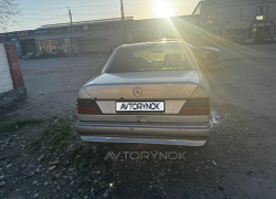 Mercedes-Benz E-Класс 1992 года