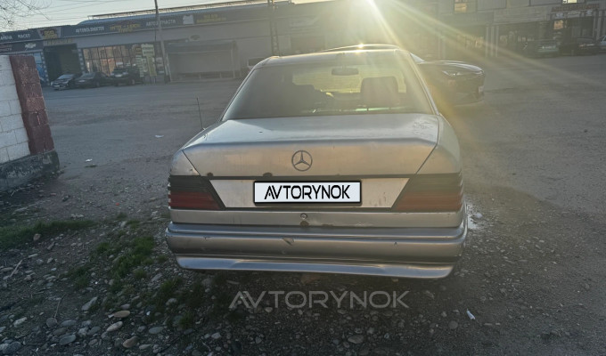 Mercedes-Benz E-Класс 1992 года