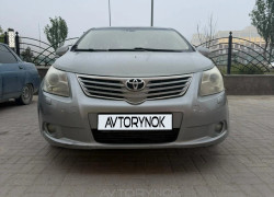 Toyota Avensis 2010 года